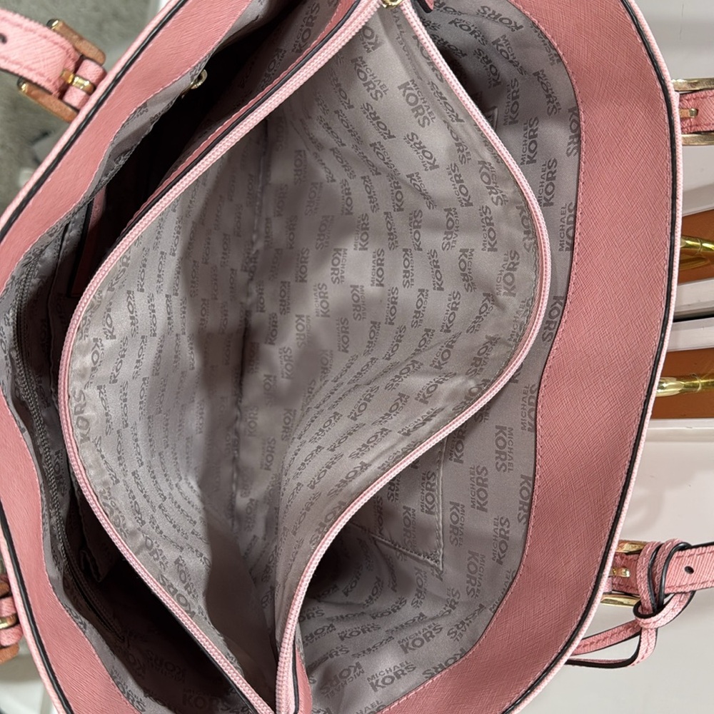 Michael Kors (MK) Pink Bag
Gently used great for work or play - Picture 10 of 15